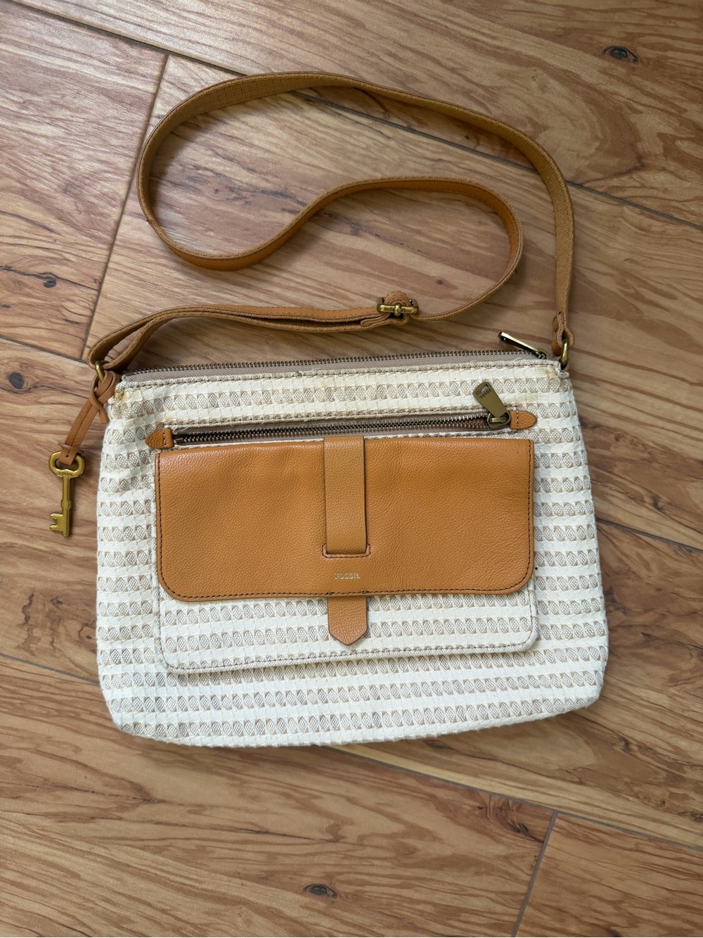 Fossil Kinley Cream Woven Crossbody with Tan Leather Pocket and Strap